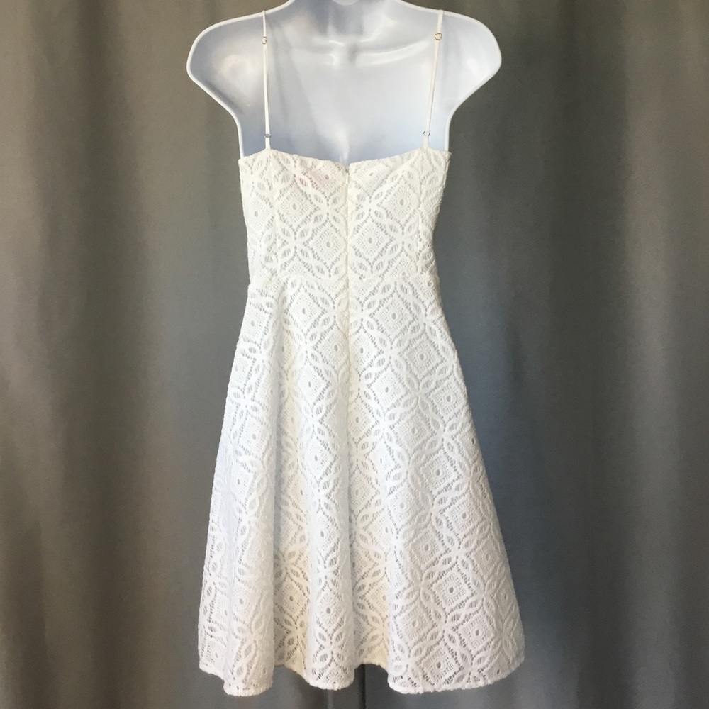 Lilly Pulitzer white Lace Dress Medium - Picture 2 of 4
